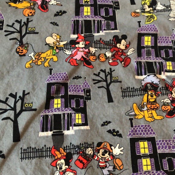 Disney Halloween scrub top - Picture 4 of 9